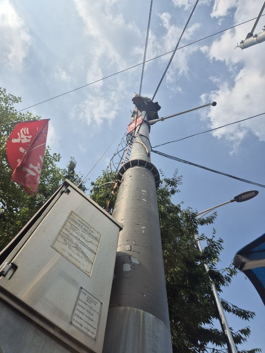 RT @Ykko17Gi: 오늘만 잘 넘기면 내일부터는 더위가 누그러진다고 한다. 근데 그 오늘이 사람잡는 오늘이네~ 바닥이 시원하라고 깔아논 대나무 돗자리도 뜨겁다. 어제까진 잘…