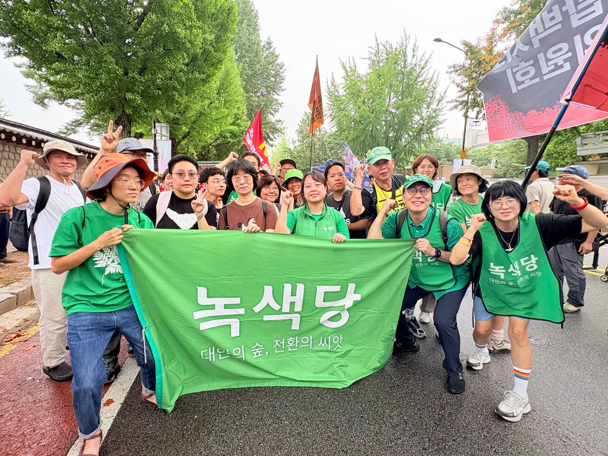 RT @GreenPartyK: 해남에서 용인까지, 이재명 대통령은 응답하라! ‘용인반도체산단 재검토 · 송전탑 반대 전국 대행진 서울집중행동’이 어제 서울 도심 곳곳에서 있었습니다…